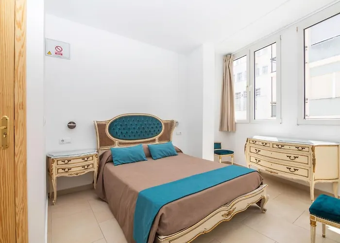 Marítimo UrbanHostal